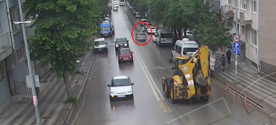 Otomobilin Yayaya Çarptığı Anlar Kameraya Yansıdı