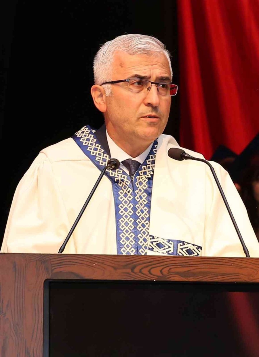 Esogü Diş Hekimliği Fakültesi 2022 Mezunlarını Verdi