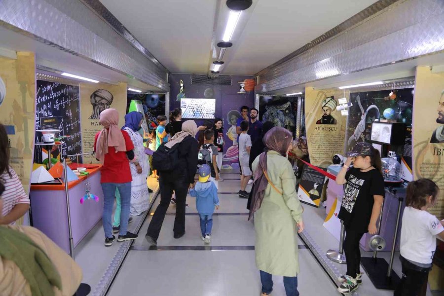 Bilim Tırı Bilime Meraklı Öğrencileri Kültürpark’ta Ağırlıyor