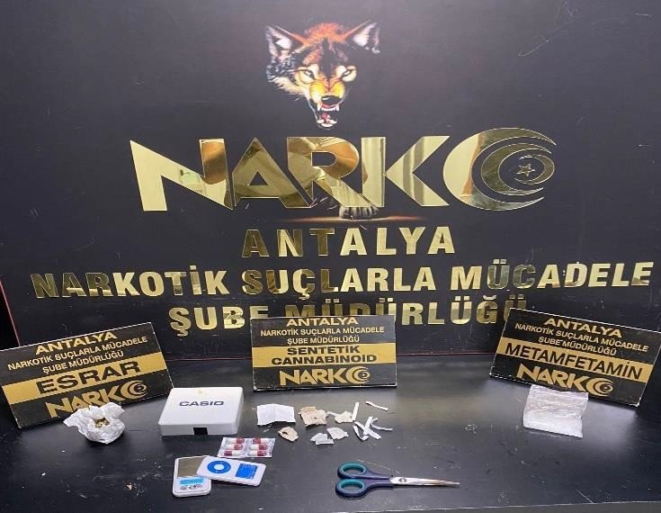 Antalya Polisi, Uyuşturucu Tacirlerine Bayram Yaptırmadı