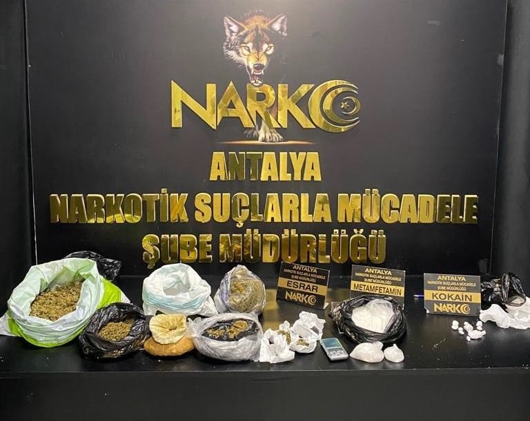 Antalya Polisi, Uyuşturucu Tacirlerine Bayram Yaptırmadı