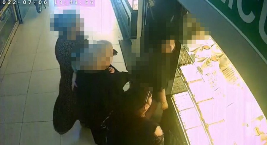 Mersin’de Tırnakçılık Yöntemi İle Kuyumcudan Altın Çalan Zanlılar Yakalandı