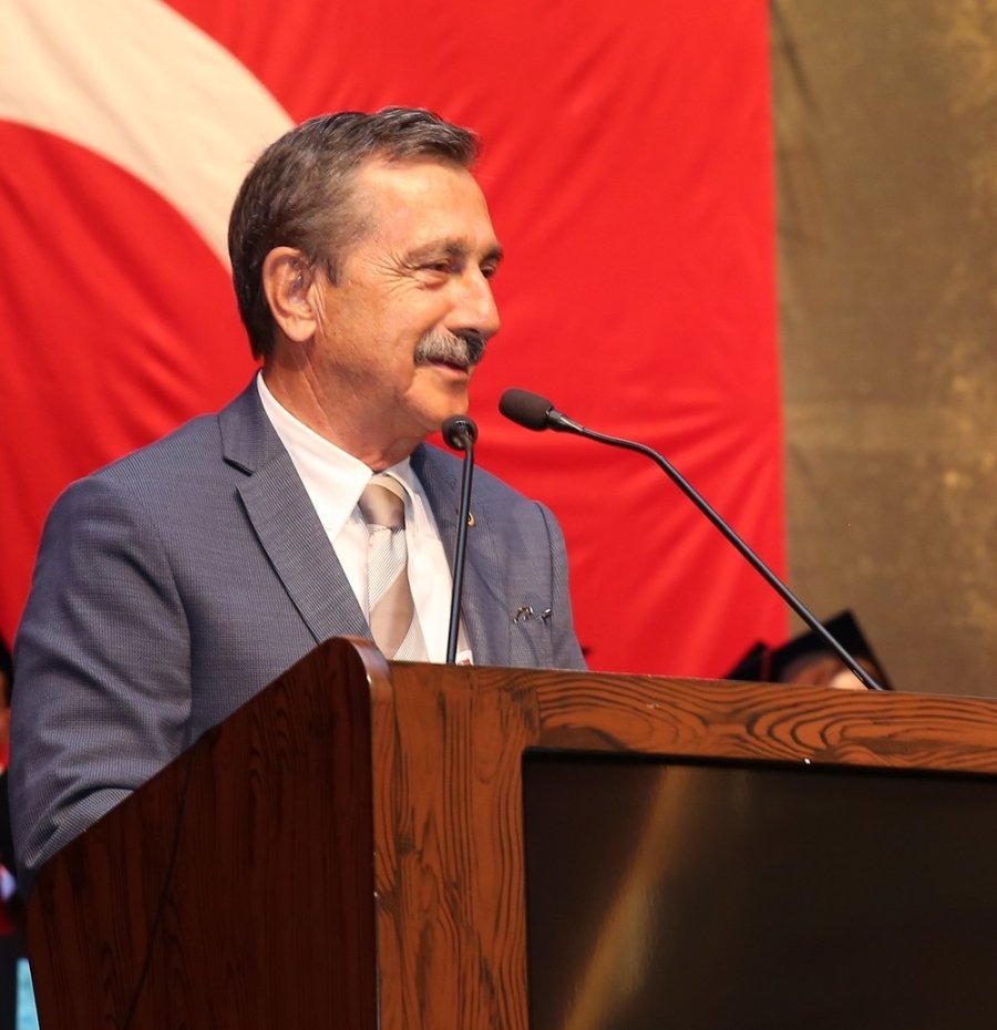 Esogü Diş Hekimliği Fakültesi 2022 Mezunlarını Verdi