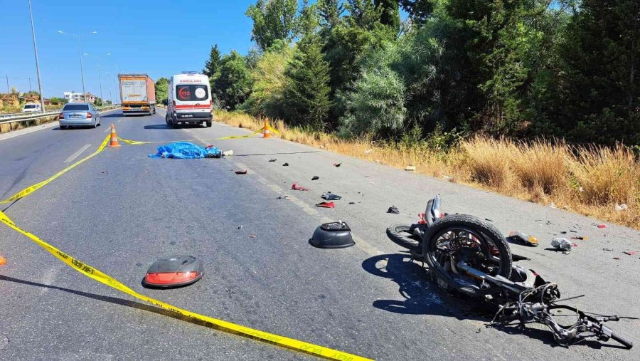 Yolu 300 Metre Kısaltmak İçin Girdiği Ters Yönde Motosiklete Çarpıp Kaçtı: 1 Ölü