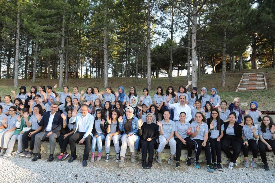 Bakan Kasapoğlu Atabey Gençlik Kampı’nda Gençlerle Buluştu