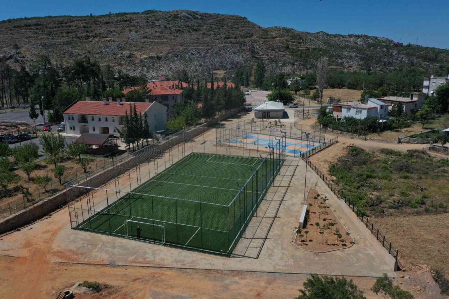 Güzelbağ Spor Alanı Açılış İçin Gün Sayıyor