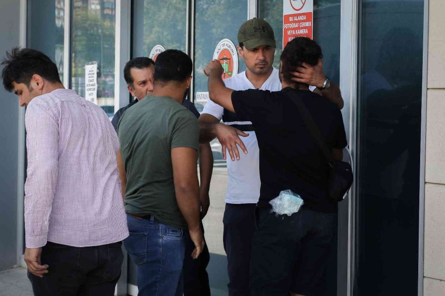 Katliam Gibi Kazada Hayatını Kaybeden 3 Kadının Cenazesi Alındı, Yakınları Gözyaşlarına Boğuldu