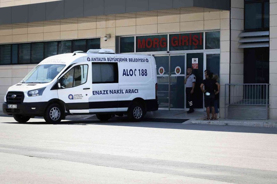 Katliam Gibi Kazada Hayatını Kaybeden 3 Kadının Cenazesi Alındı, Yakınları Gözyaşlarına Boğuldu