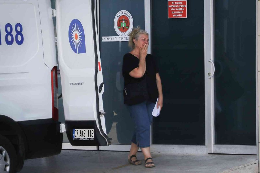 Katliam Gibi Kazada Hayatını Kaybeden 3 Kadının Cenazesi Alındı, Yakınları Gözyaşlarına Boğuldu