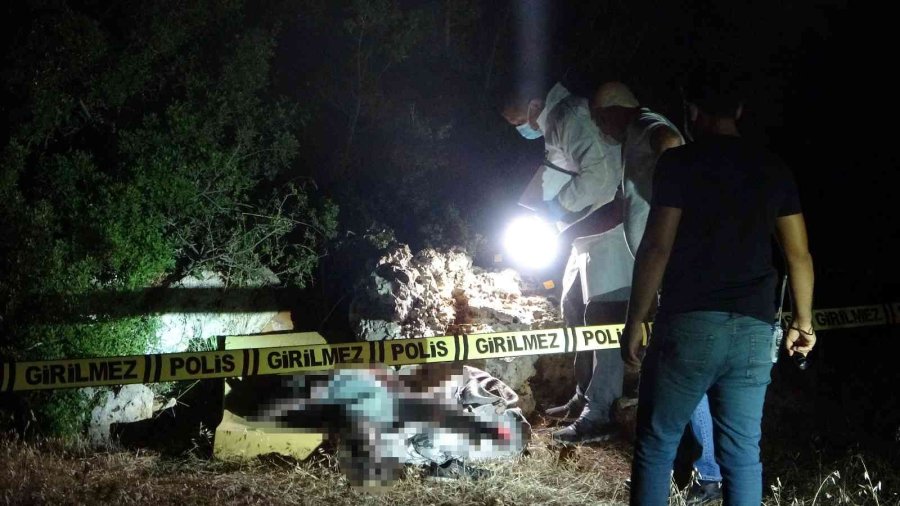 Antalya’da Ormanlık Alanda Erkek Cesedi Bulundu