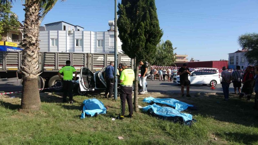 Tıra Arkadan Otomobille Çarpan 3 Genç Hayatını Kaybetti