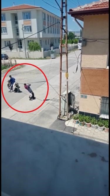 Güpegündüz Hırsızlık Girişimi Cep Telefonu Kamerasına Yansıdı