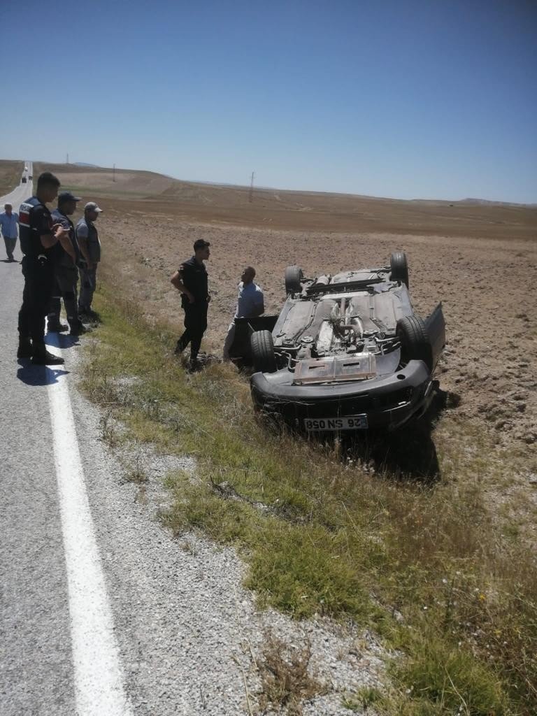 Takla Atan Otomobildeki Kadın Ve 2 Çocuğu Yaralandı