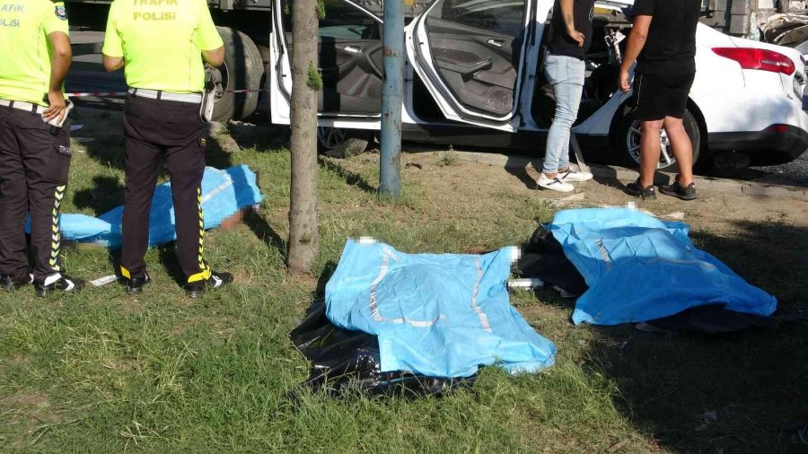 Tıra Arkadan Otomobille Çarpan 3 Genç Hayatını Kaybetti