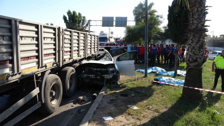 Tıra Arkadan Otomobille Çarpan 3 Genç Hayatını Kaybetti