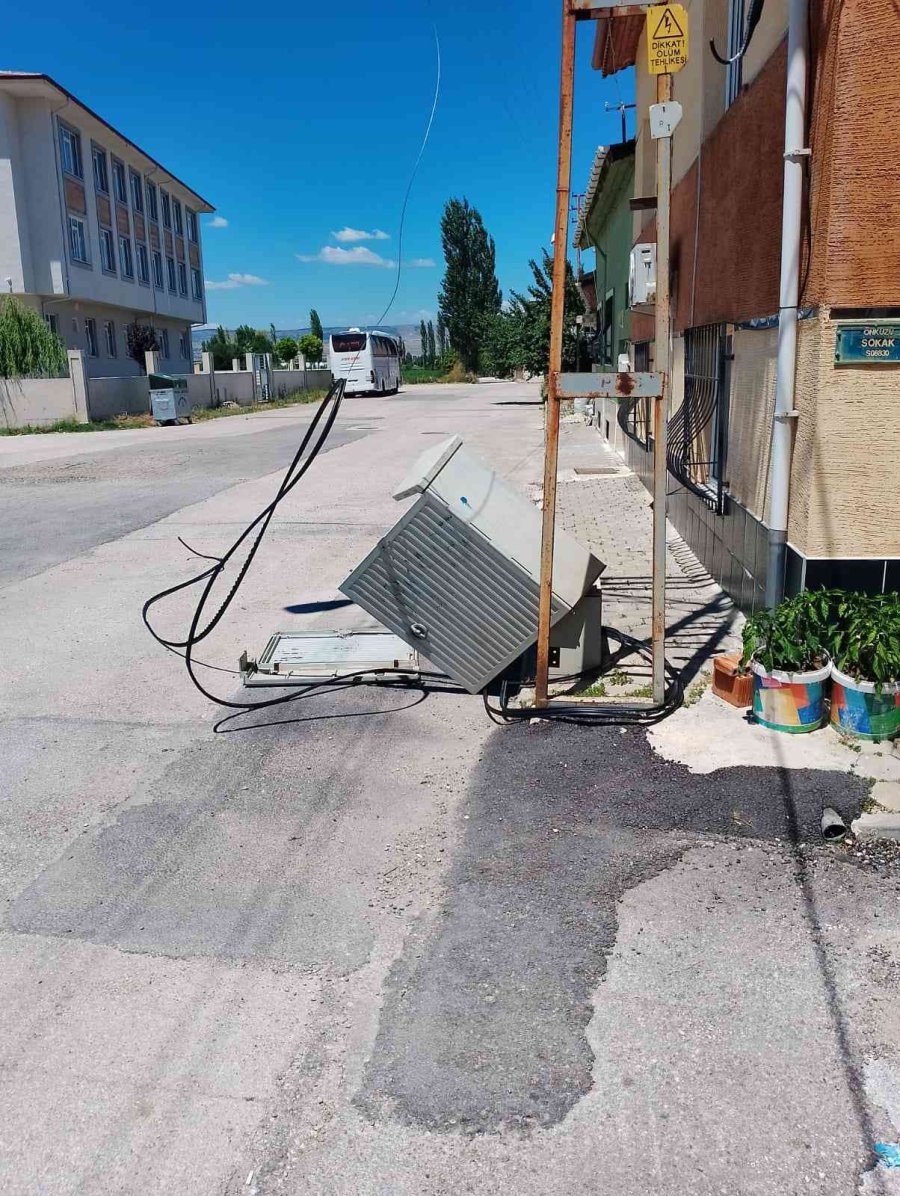 Güpegündüz Hırsızlık Girişimi Cep Telefonu Kamerasına Yansıdı