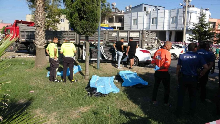 Tıra Arkadan Otomobille Çarpan 3 Genç Hayatını Kaybetti