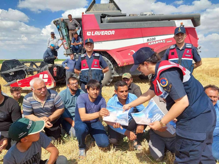 Jandarmadan Çiftçilere Anız Yangını Eğitimi