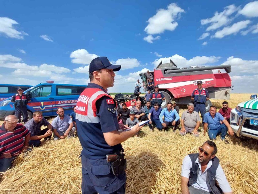 Jandarmadan Çiftçilere Anız Yangını Eğitimi