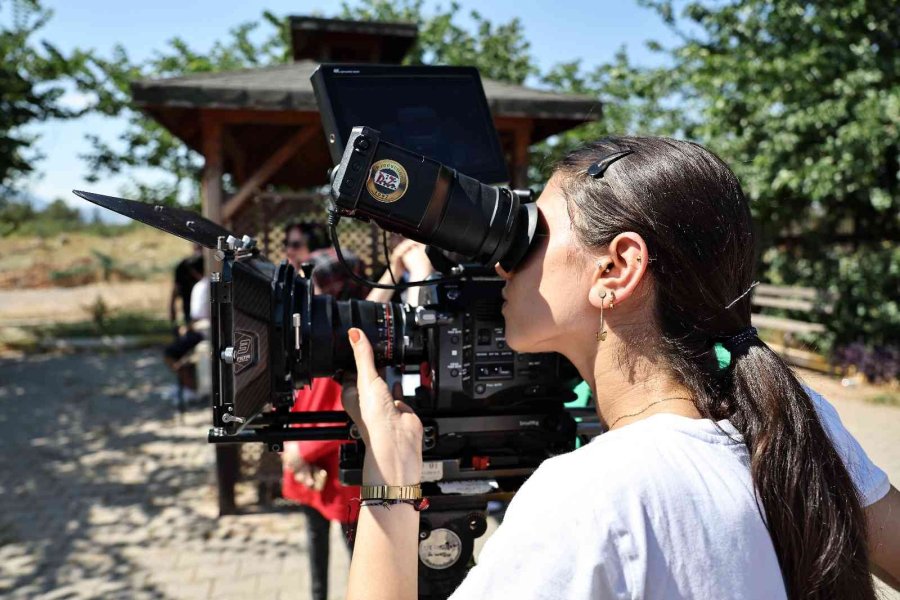 “kadının Gözüyle Sinemanın Gücüyle” Sloganı İle Kamera Arkasına Geçtiler