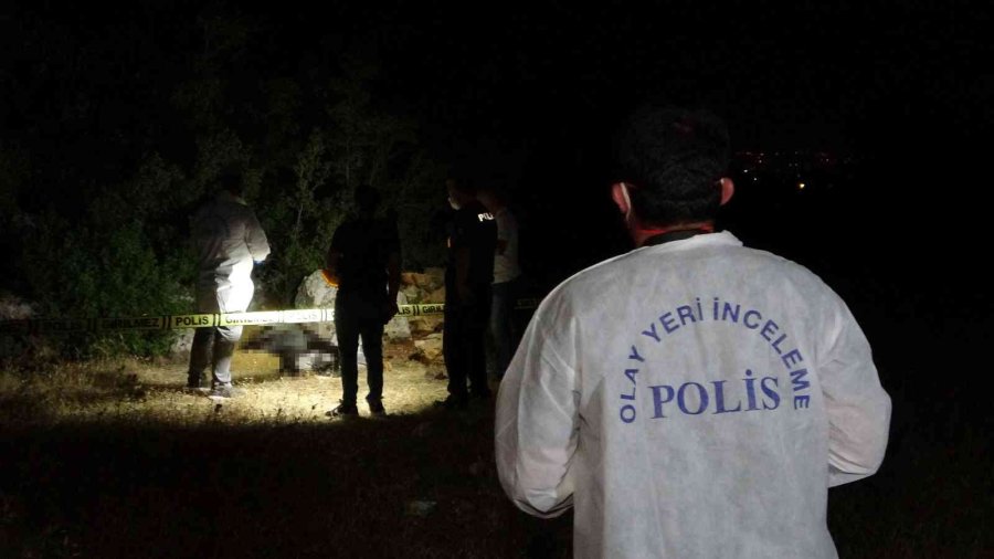 Antalya’da Ormanlık Alanda Erkek Cesedi Bulundu
