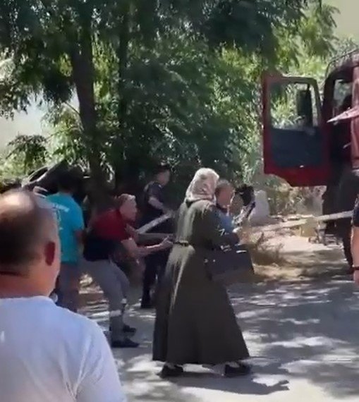 Bahçede Başlayan Yangın Evlere Sıçramadan Söndürüldü