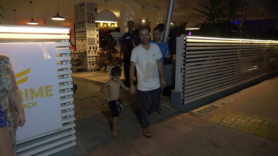 Karada Ve Denizde Polisi Alarma Geçiren Minik Mehmet Otelde Bulundu