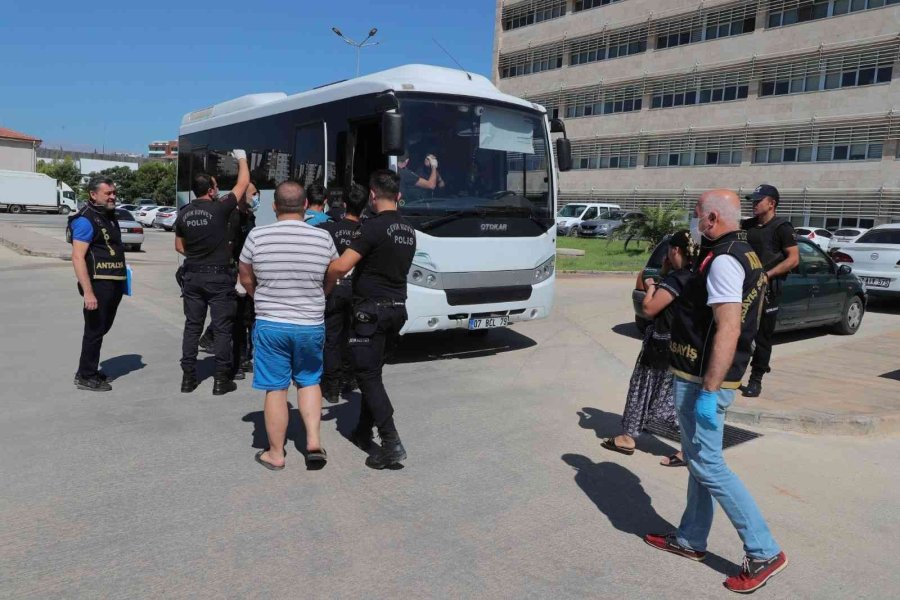 Antalya’da Çeşitli Suçlardan Aranan 50 Kişi Yakalandı