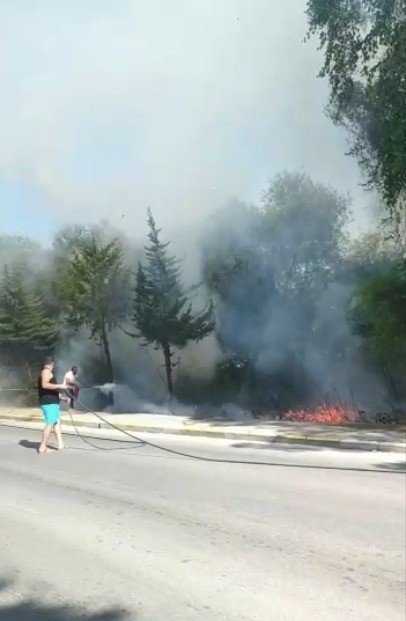 Turizm Bölgesindeki Yangın Golf Sahasına Sıçradı