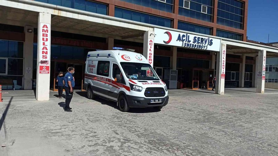 Saman Balyası Yüklü Kamyondan Tele Takılıp Düştü