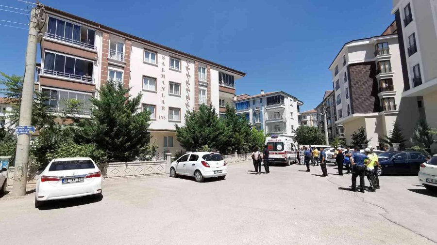 Zihinsel Engelli Gencin Çıkardığı Yangında Anne Ve Babası Yaralandı