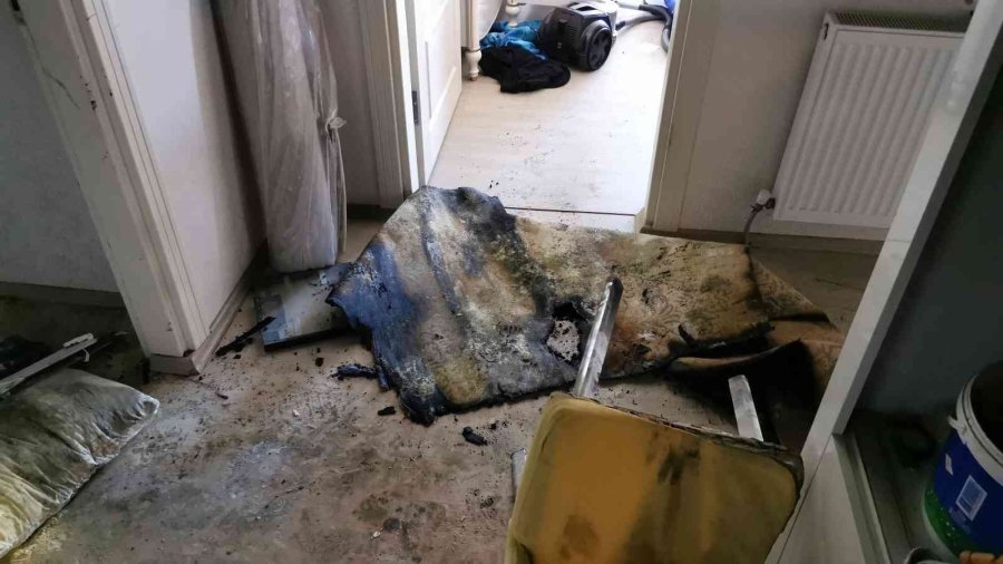 Zihinsel Engelli Gencin Çıkardığı Yangında Anne Ve Babası Yaralandı