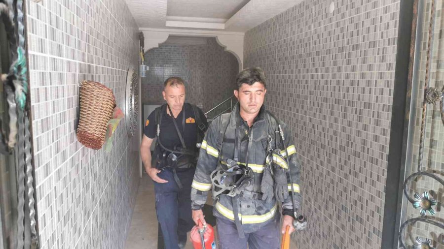 Zihinsel Engelli Gencin Çıkardığı Yangında Anne Ve Babası Yaralandı