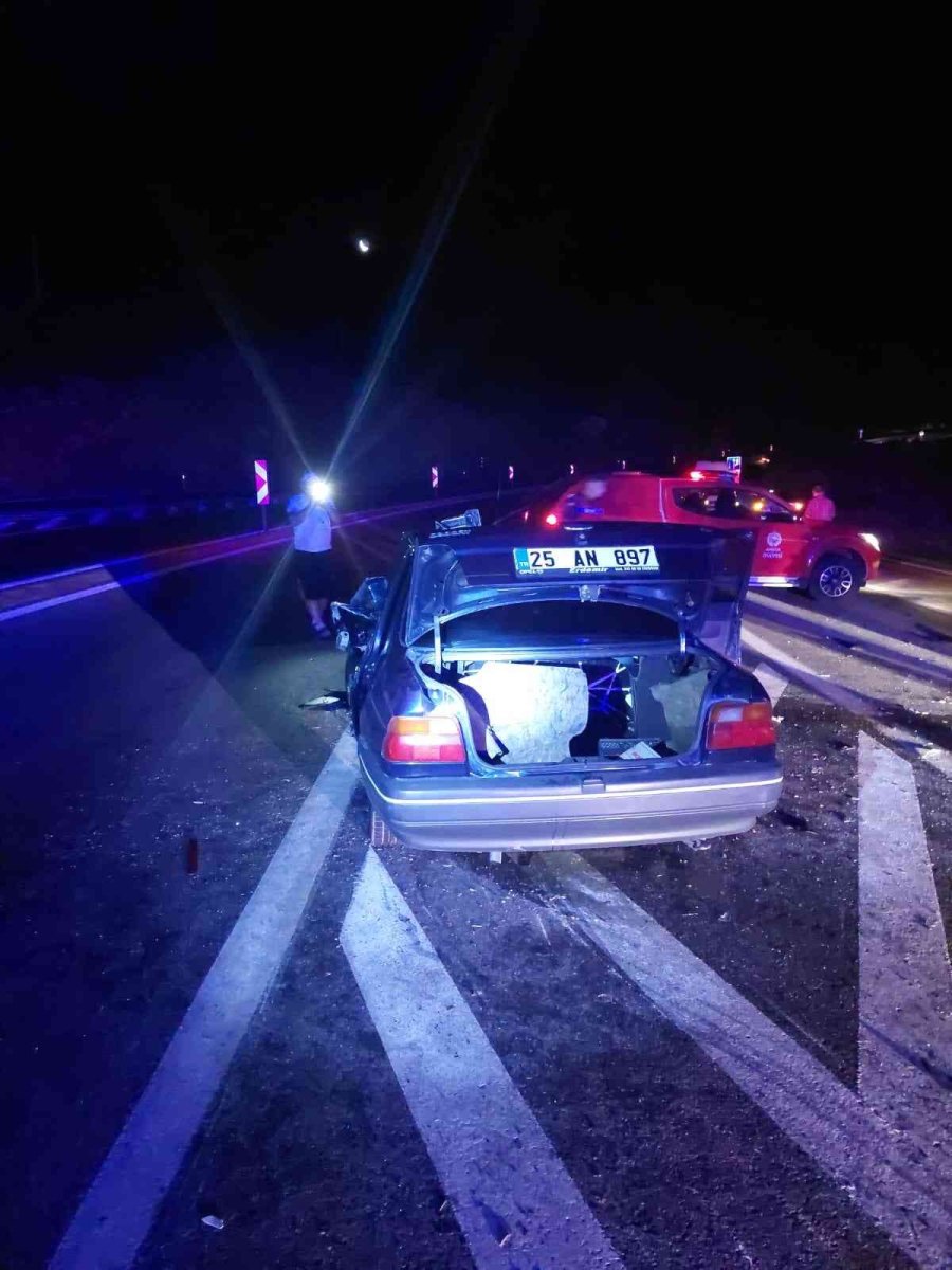 Antalya’da İki Araç Kafa Kafaya Çarpıştı: 8 Yaralı