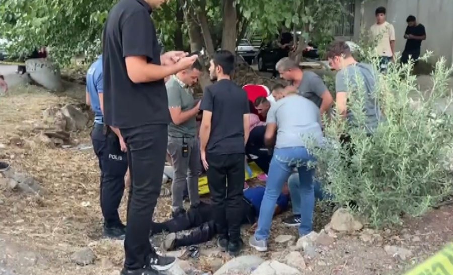 Baba İle Üvey Oğlu Arasındaki Tartışmada Kan Aktı: 2 Yaralı