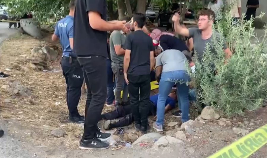 Baba İle Üvey Oğlu Arasındaki Tartışmada Kan Aktı: 2 Yaralı