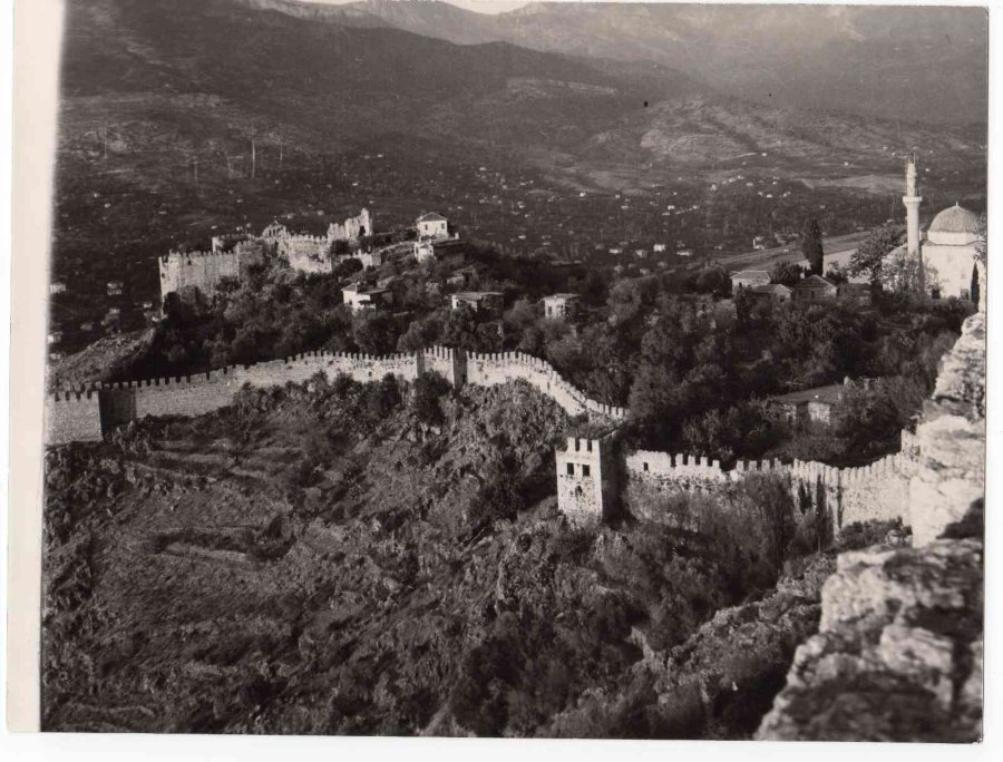 Alanya Kalesi’nde ‘fotoğraflarla Bir Zamanlar Alanya’ Sergisi