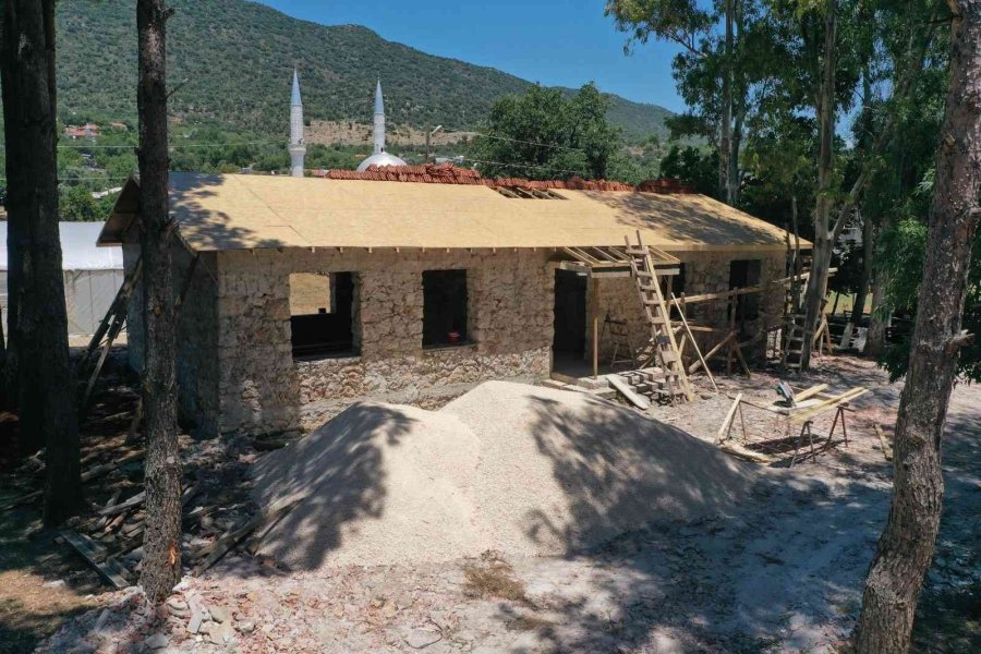 Kaş’taki Yarım Asırlık Okul Yeniden Hayat Buluyor