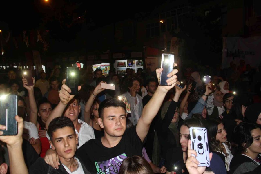 Ünlü Sanatçı Yavuz Bingöl Konya’da Konser Verdi