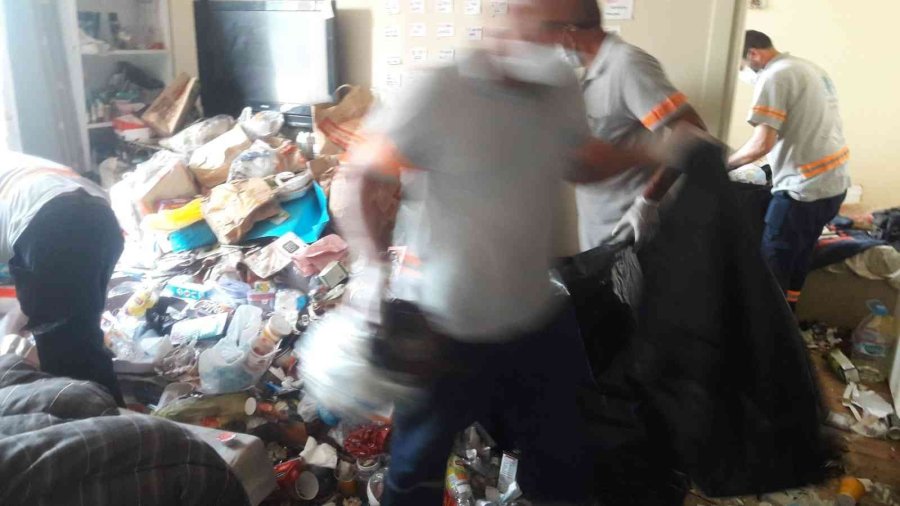 Çöp Evde Kilitli Bulunan Çocuk Sosyal Hizmetlere Teslim Edildi