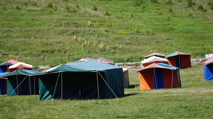 2 Bin 200 Metre Rakımda Sağlık Kampı