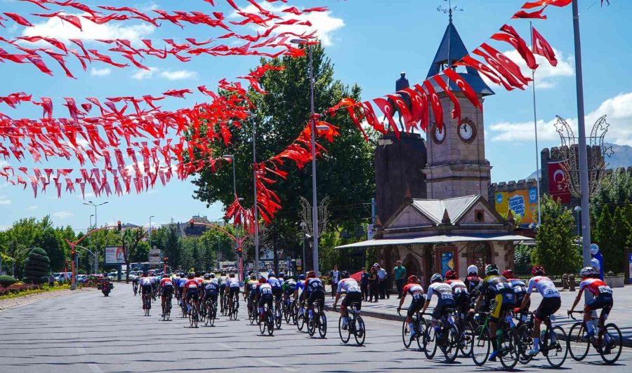 Uluslararası Bisiklet Yarışları’nda Pedal Sesleri Kayseri Erciyes’te Yankılandı