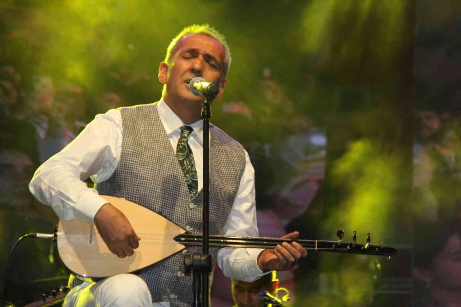 Ünlü Sanatçı Yavuz Bingöl Konya’da Konser Verdi