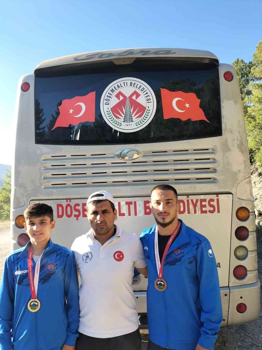 Döşemealtı Sporcuları Kürsülere Ambargo Koydu