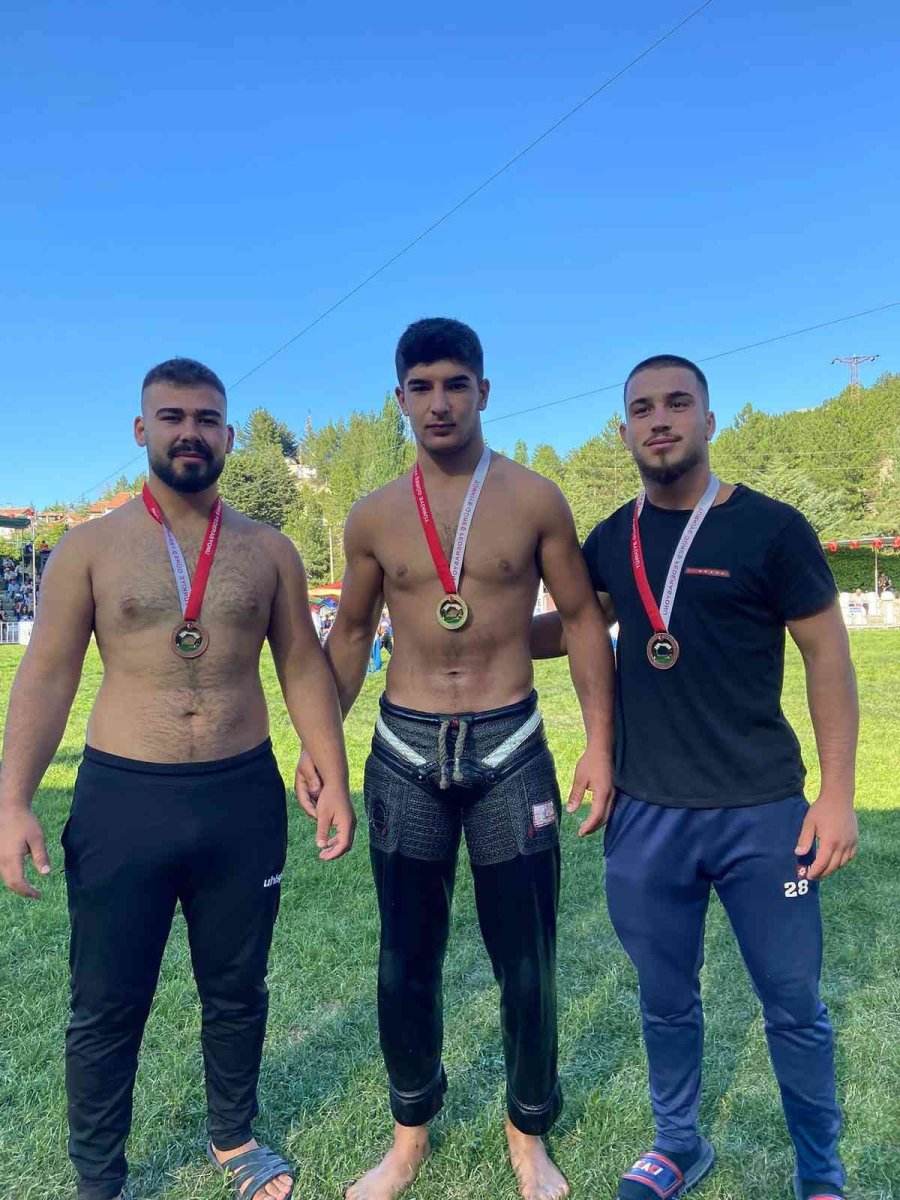 Döşemealtı Sporcuları Kürsülere Ambargo Koydu