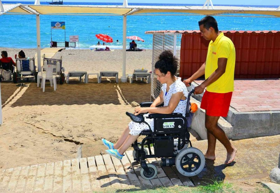 Manavgat’ta Engelli Vatandaşlara “özgür Plaj” Ayrıcalığı