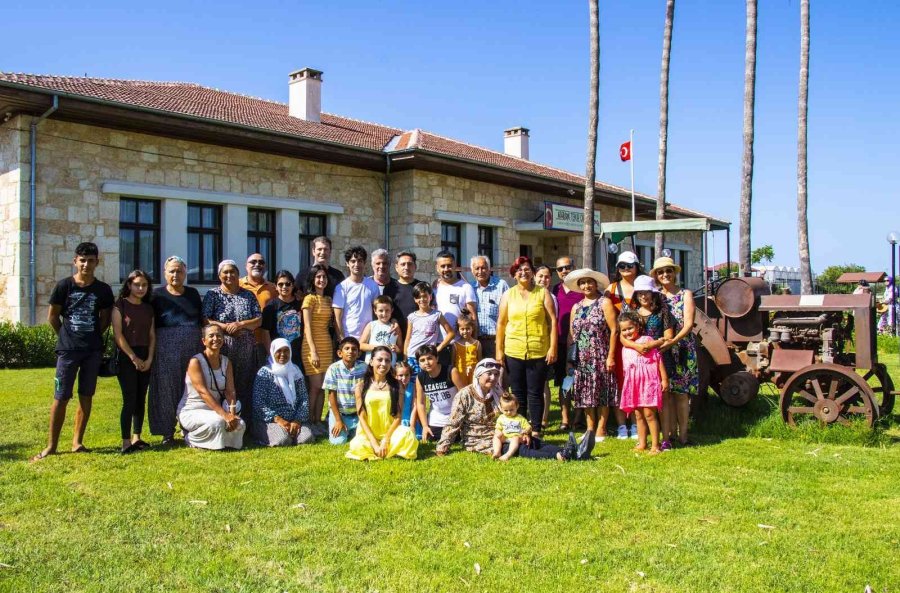 Çilek Tarlasından Tiyatro Sahnesine