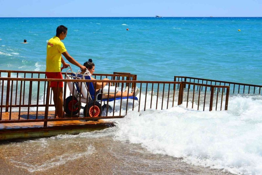 Manavgat’ta Engelli Vatandaşlara “özgür Plaj” Ayrıcalığı