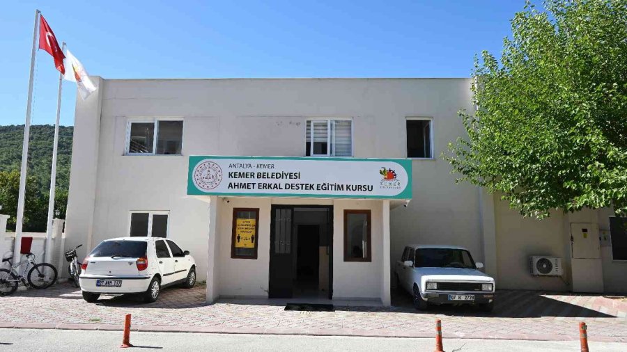 Kemer’de Ücretsiz Eğitim Alan Öğrenciler, Yeni Eğitim Öğretim Yılına Başladı