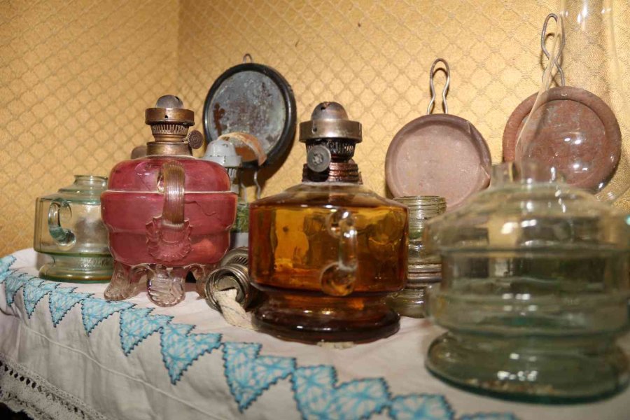 Dükkânını Adeta Müzeye Çevirdi